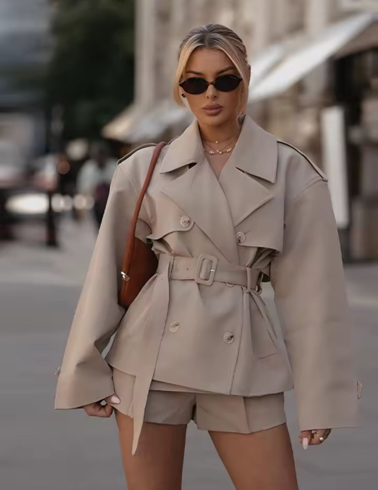 Ensemble trench-coat et short pour femme
