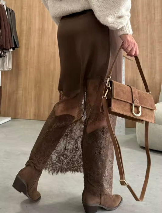 Jupe en satin et dentelle