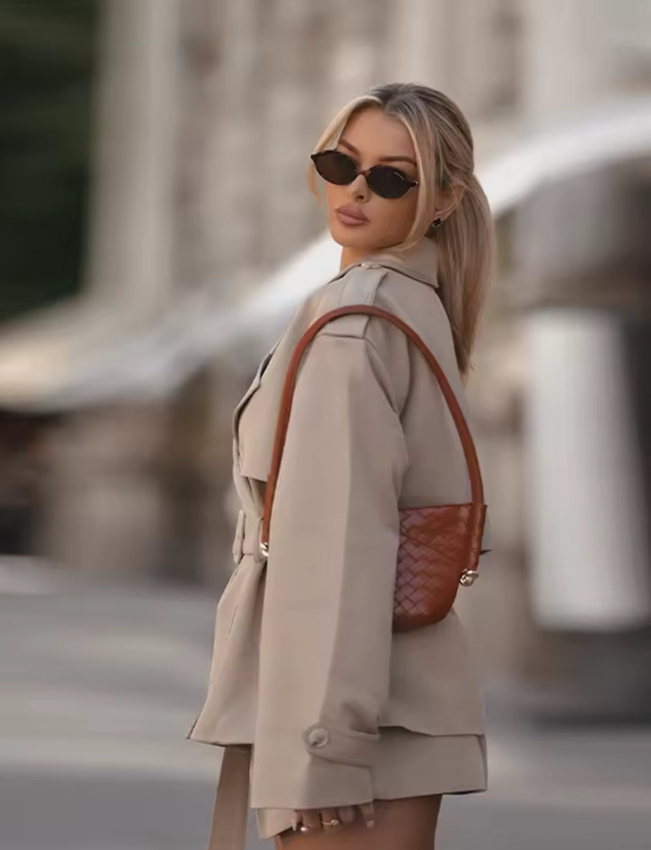 Ensemble trench-coat et short pour femme