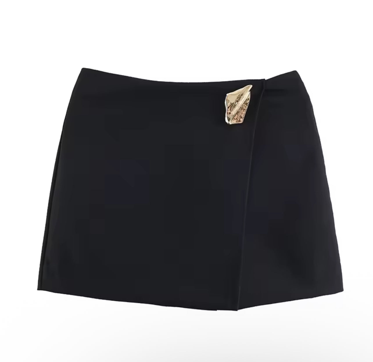 Short élégant avec détail doré