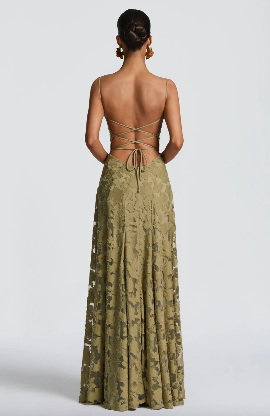 Robe longue avec tissu fleuri dévoré