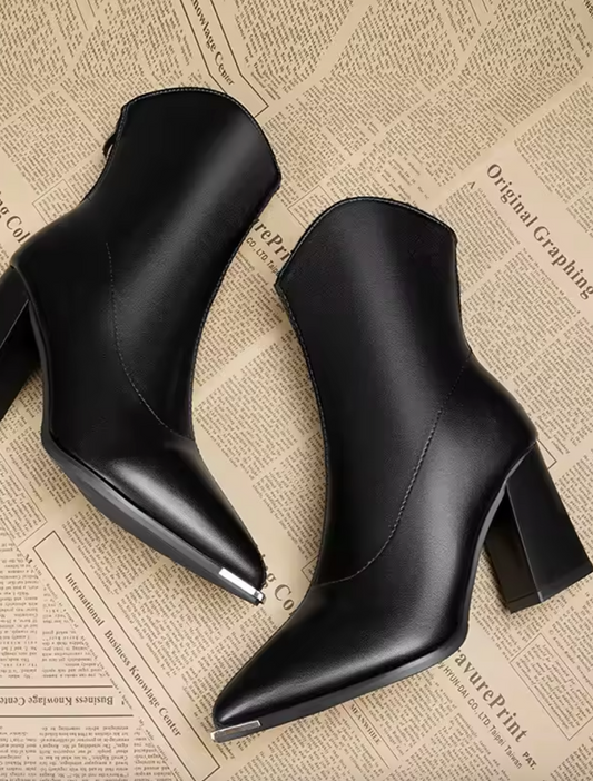 Bottines à talon avec bout métallique
