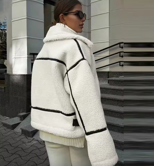 Manteau en laine avec fausse fourrure