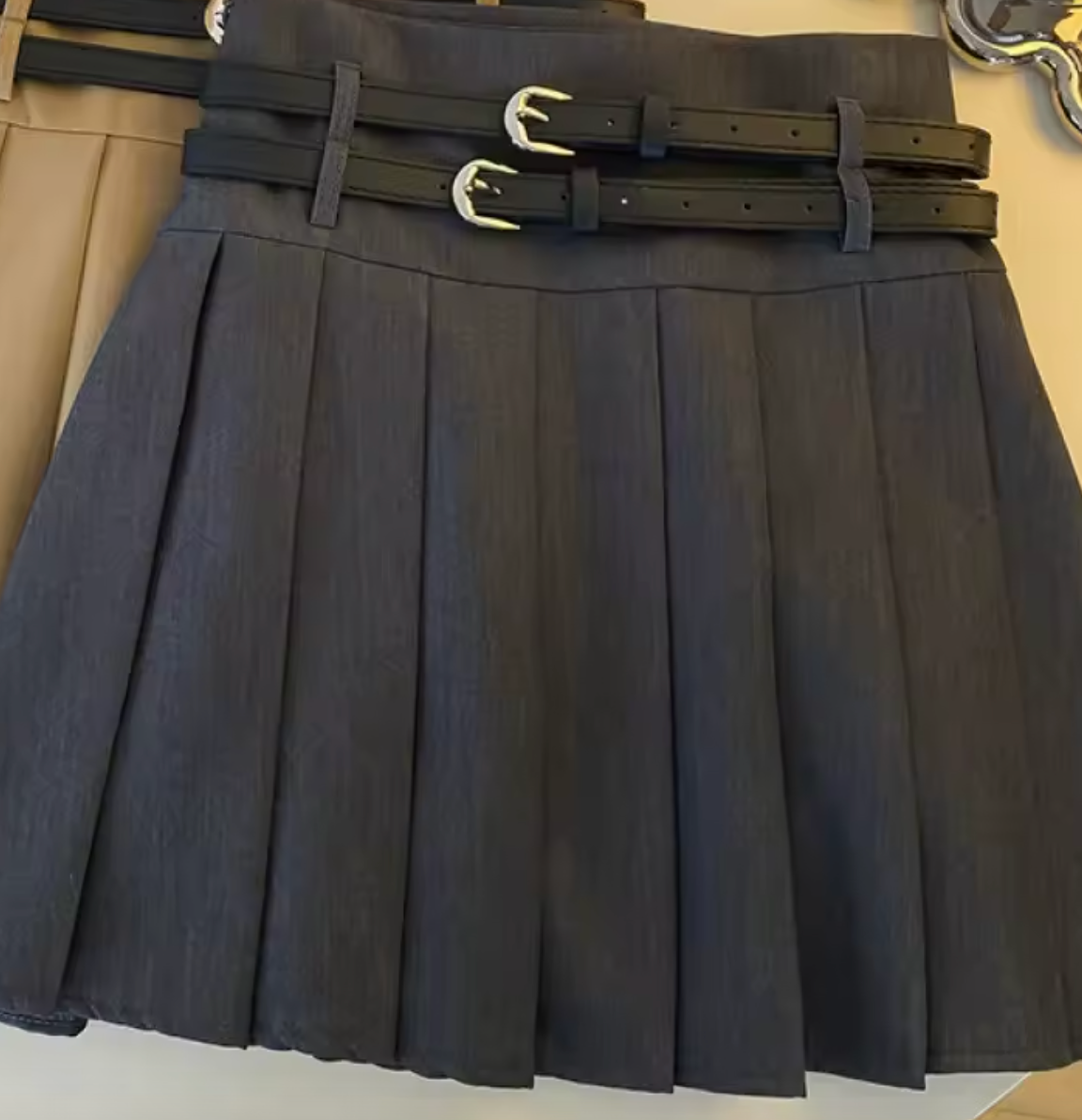 Mini jupe plissée avec double ceinture