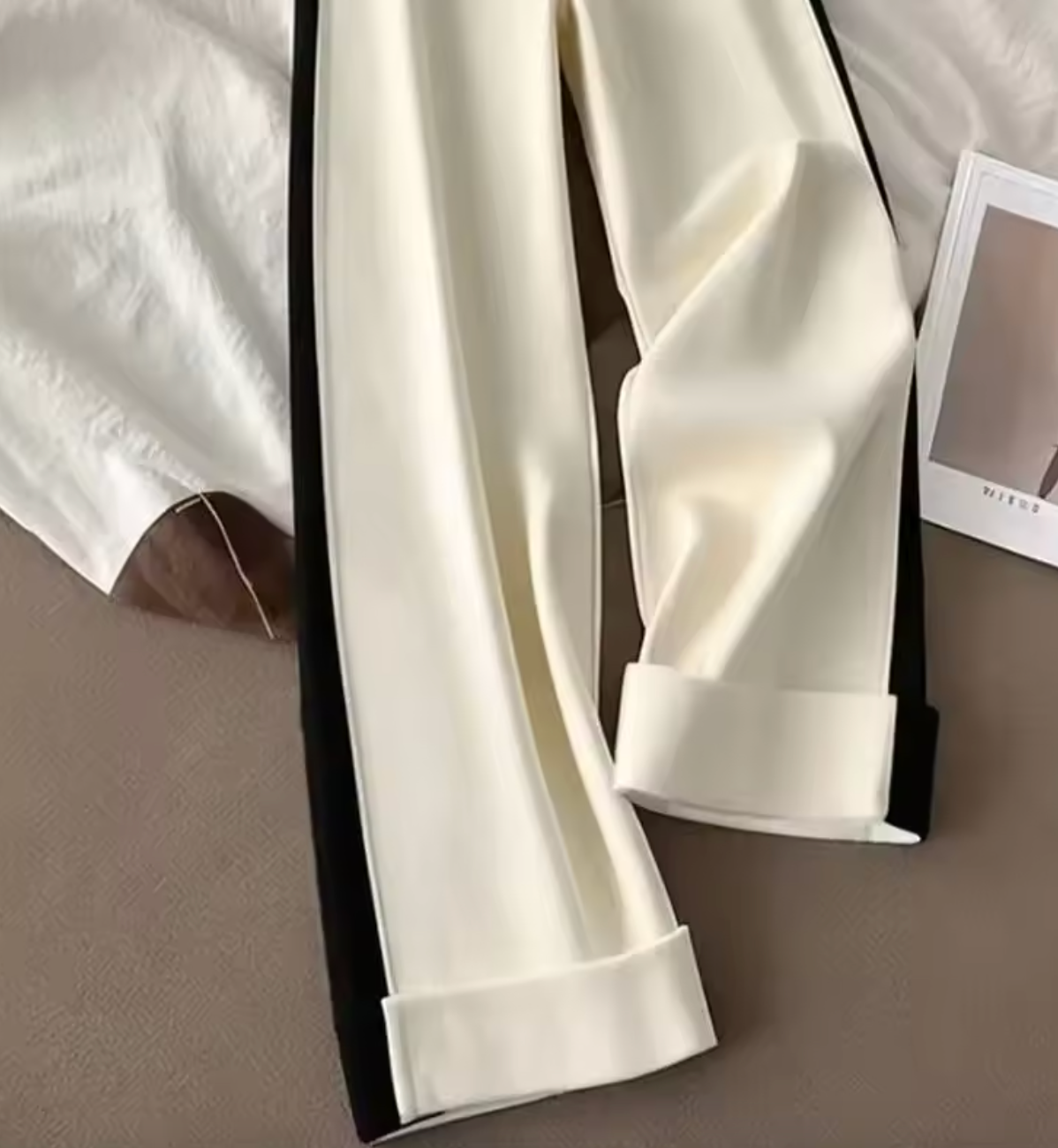 Pantalon décontracté à rayures latérales