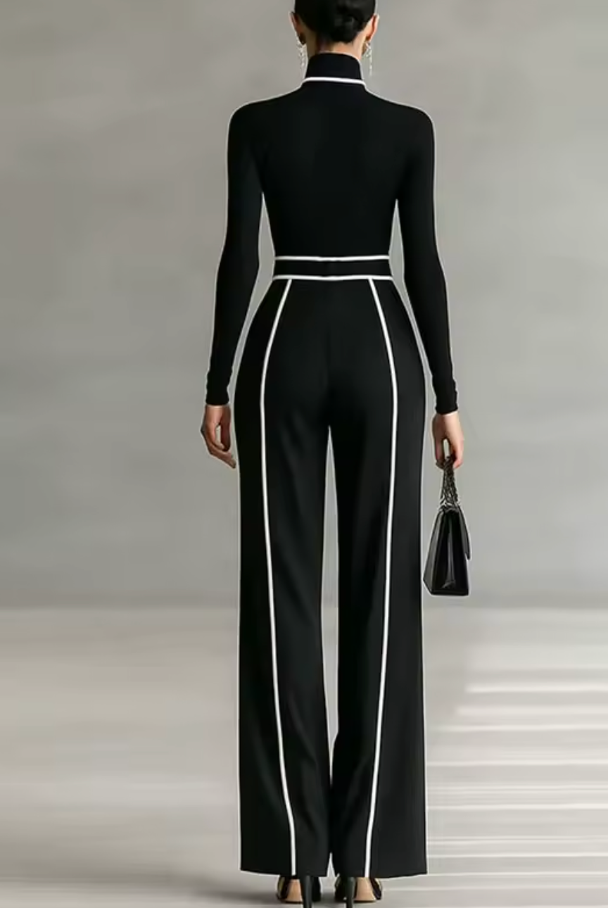 Combinaison élégante avec ceinture et col roulé