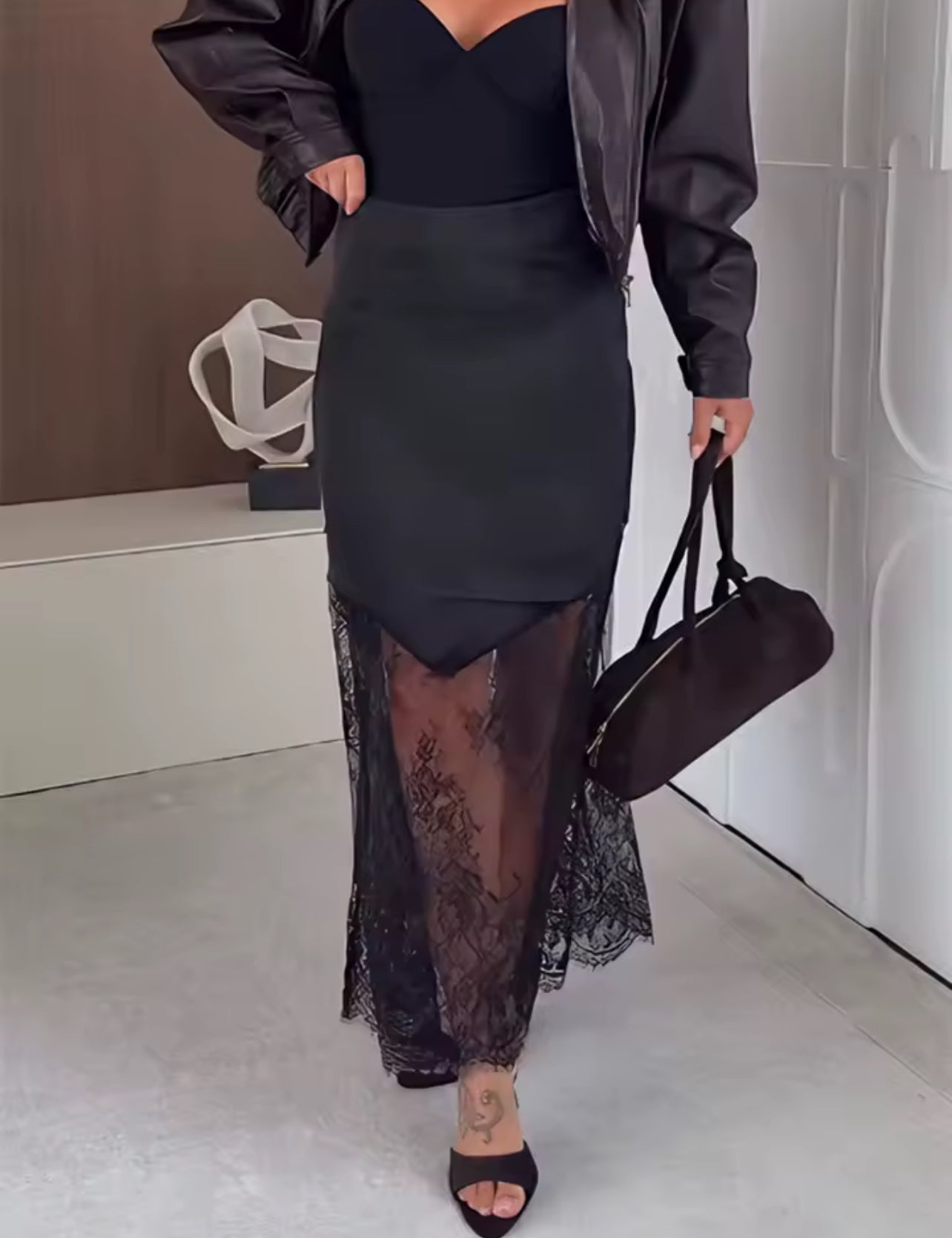 Jupe en satin et dentelle