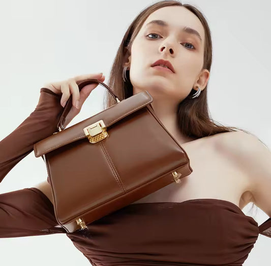 Sac à main avec détail métallique