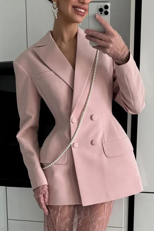 Blazer élégant et jupe en dentelle