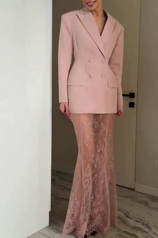 Blazer élégant et jupe en dentelle