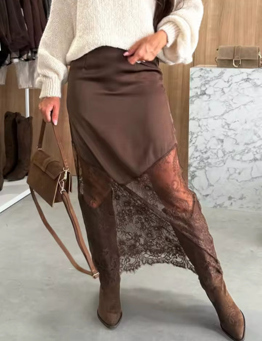 Jupe en satin et dentelle