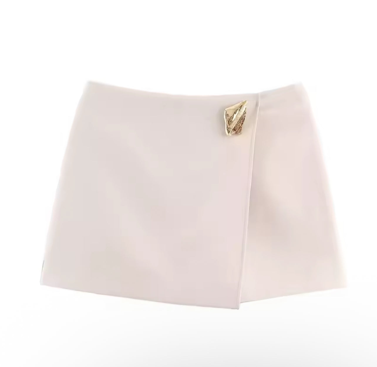 Short élégant avec détail doré