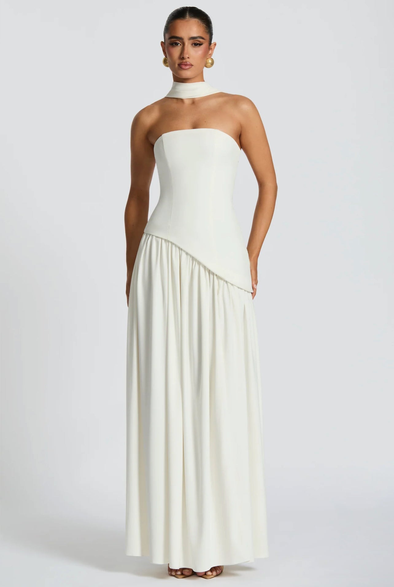 Robe longue avec fente et épaules dénudées