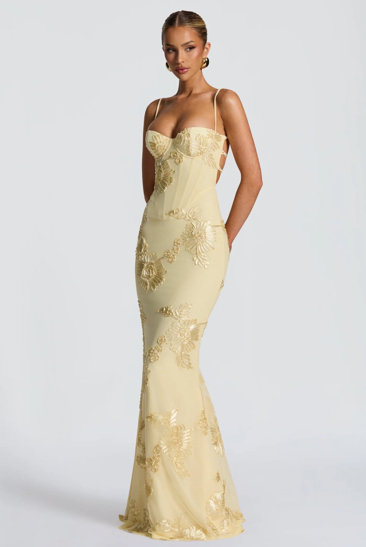 Robe longue avec strass et sequins