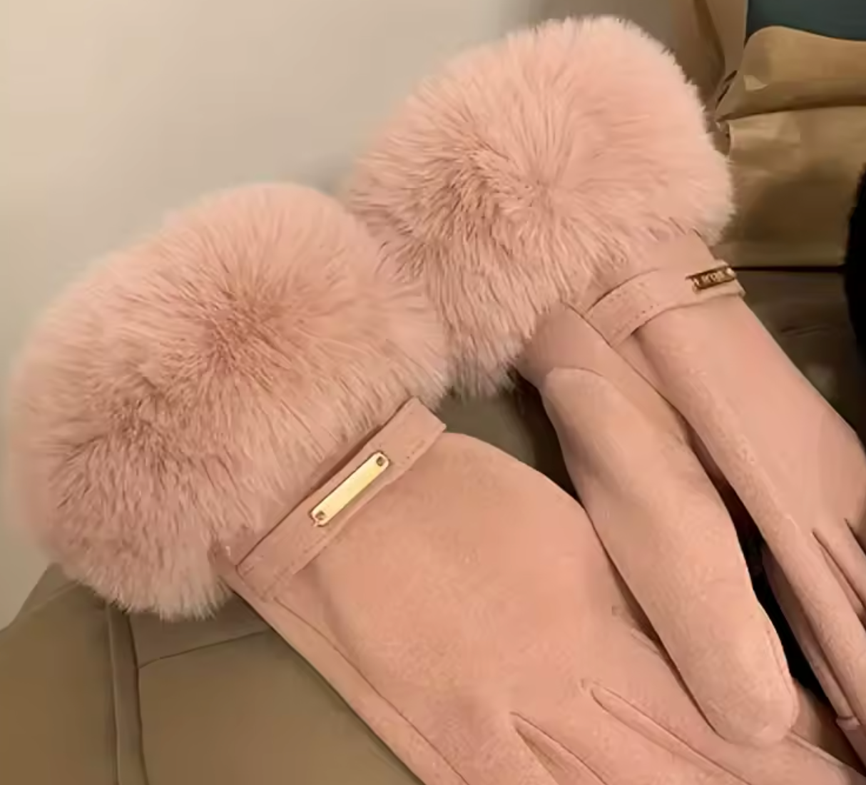 Gants avec poignets pelucheuses