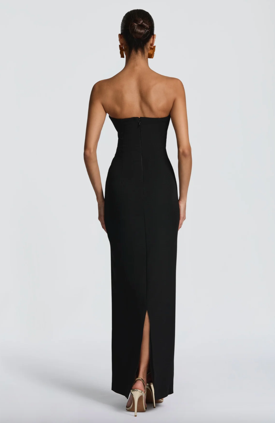 Robe longue avec épaules dénudés