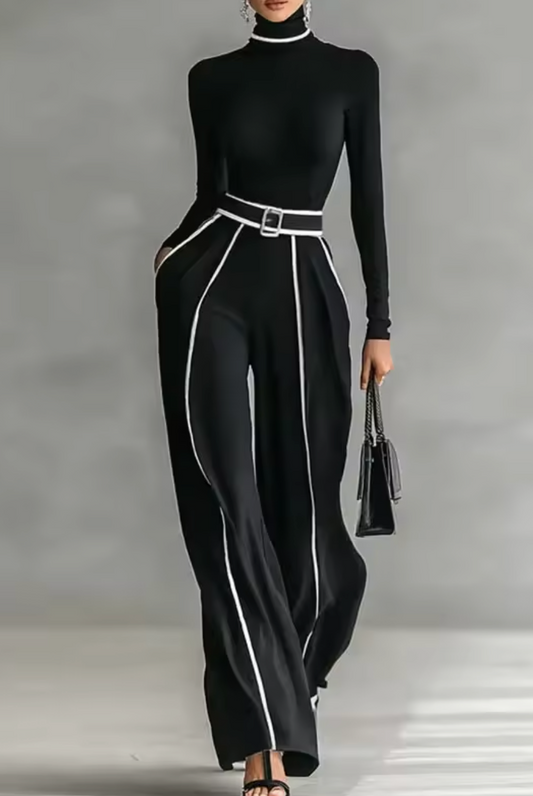 Combinaison élégante avec ceinture et col roulé