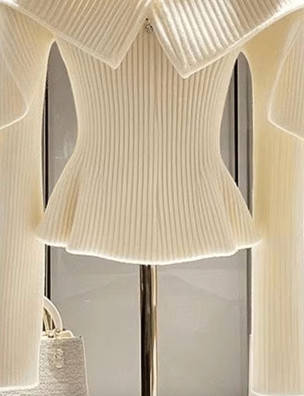 Pull tricoté avec épaules dénudées
