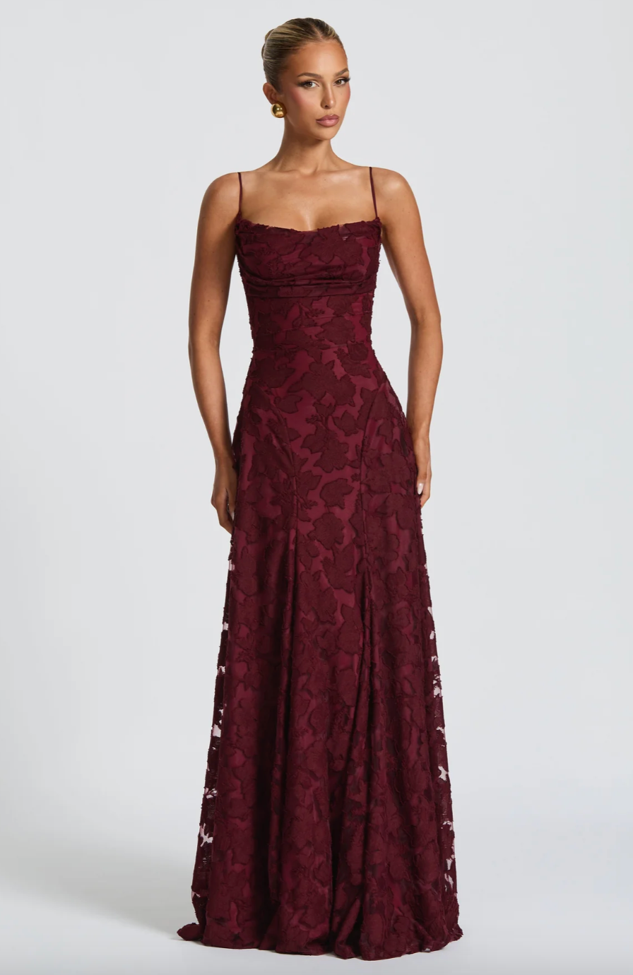 Robe longue avec tissu fleuri dévoré