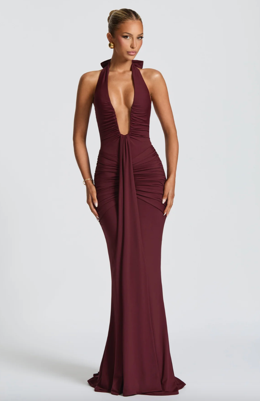 Robe longue avec décolleté en V profond
