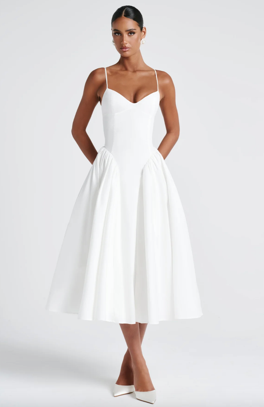 Robe mi-longue avec bas évasé