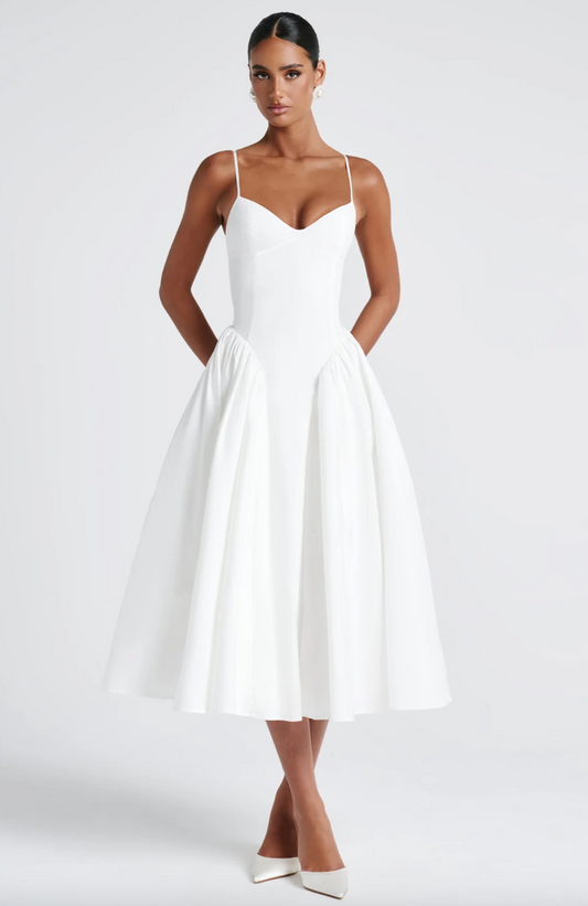 Robe mi-longue avec bas évasé