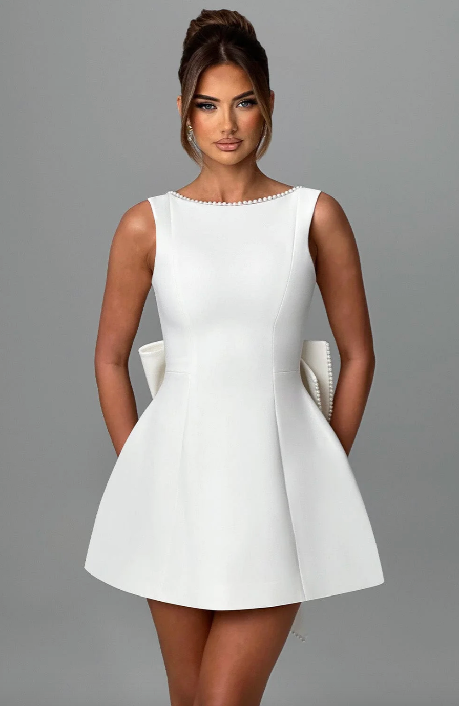 Mini robe avec gros lacet au dos