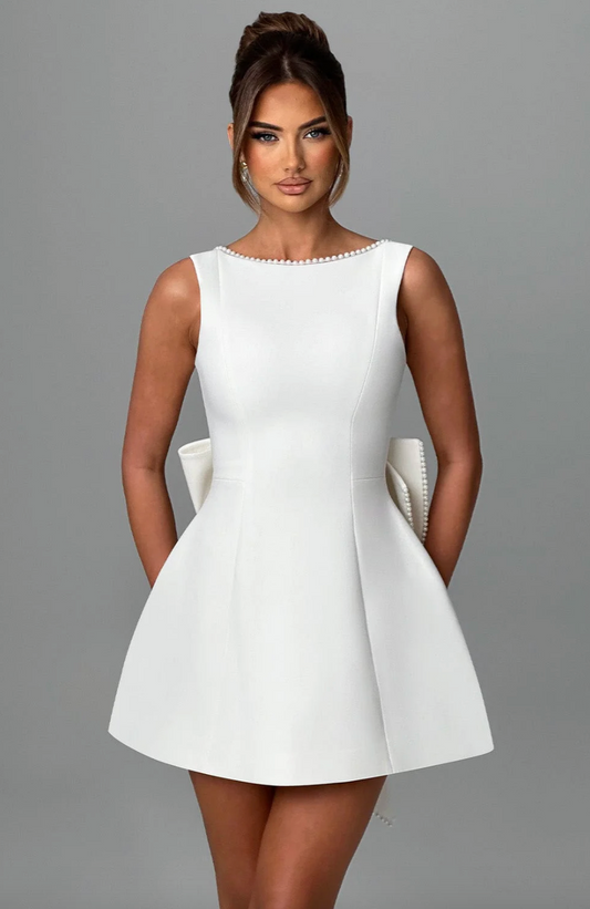 Mini robe avec gros lacet au dos