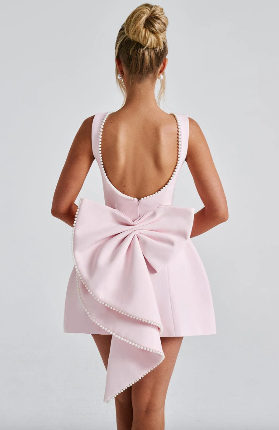 Mini robe avec gros lacet au dos