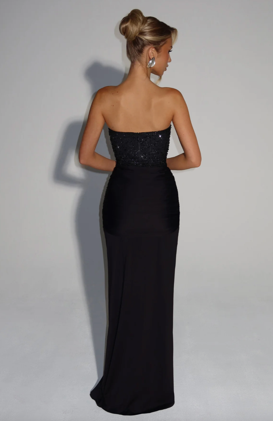 Robe longue et élégante avec corset