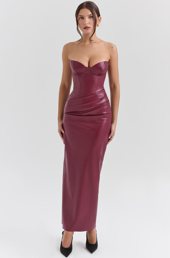 Robe moulante en similicuir avec fente