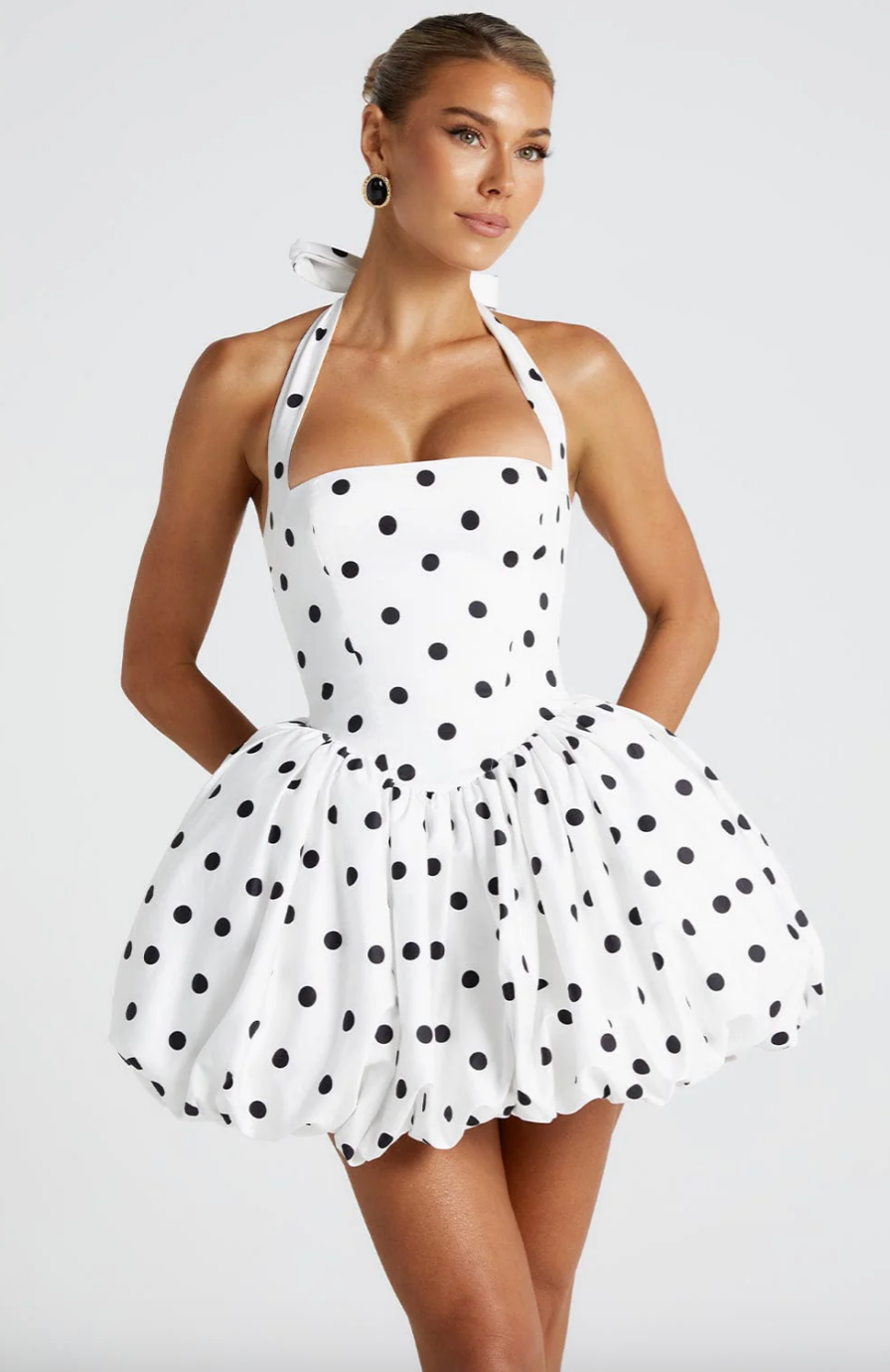 Mini robe avec décolleté carré