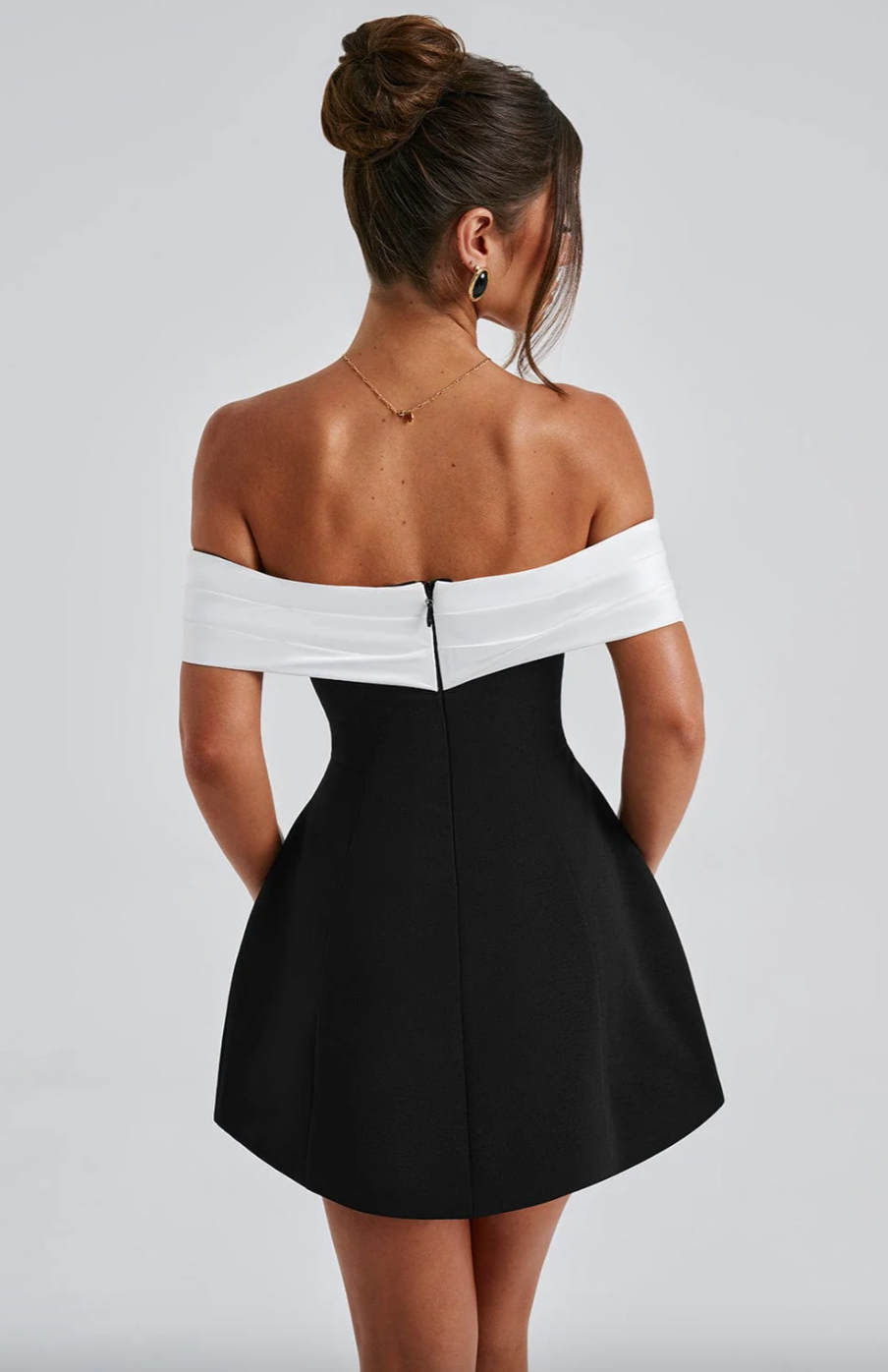 Robe mini avec noeud à papillon