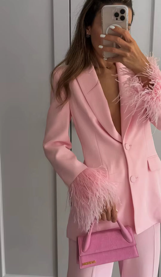 Blazer avec plumes et pantalon élégant